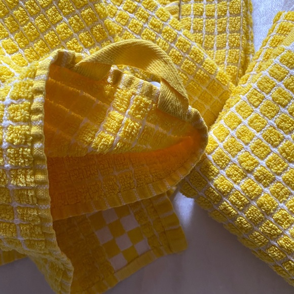 Fecido classic kitchen towels with hanging loops. Dark yellow checks. - Picture 2 of 5